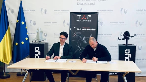 Подписание партнерского соглашения между TAF Industries и Thyra. Фото с Facebook-страницы Украинского совета оружейников