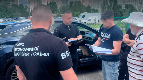 БЕБ заявило про виявлення схеми ухилення від податків при працевлаштуванні водіїв у глобальному сервісі таксі