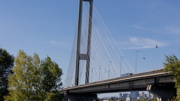 У Києві обмежили рух трьома мостами: Південний повністю перекритий