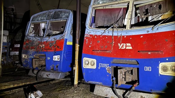 Росія знову б’є по залізничній інфраструктурі: в Полтаві уражені локомотивне депо й тягові підстанції (фото)