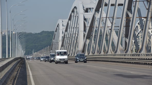 У Києві завершилось будівництво Дарницького мосту (фото)