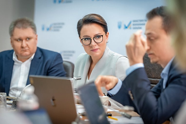 особиста сторінка facebook.com/yulia.svyrydenko