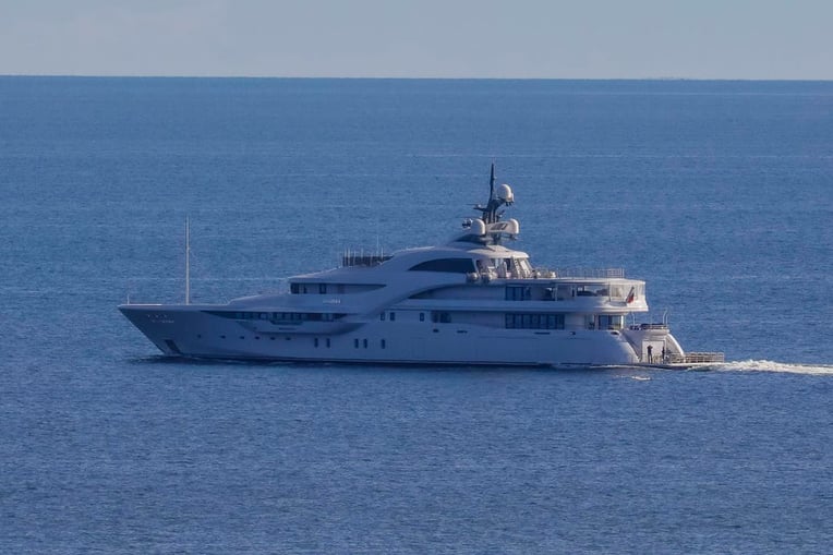 CARL GROLL/THEYACHTPHOTO.COM