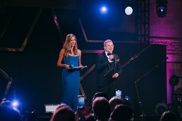 надано TOP USA Awards
