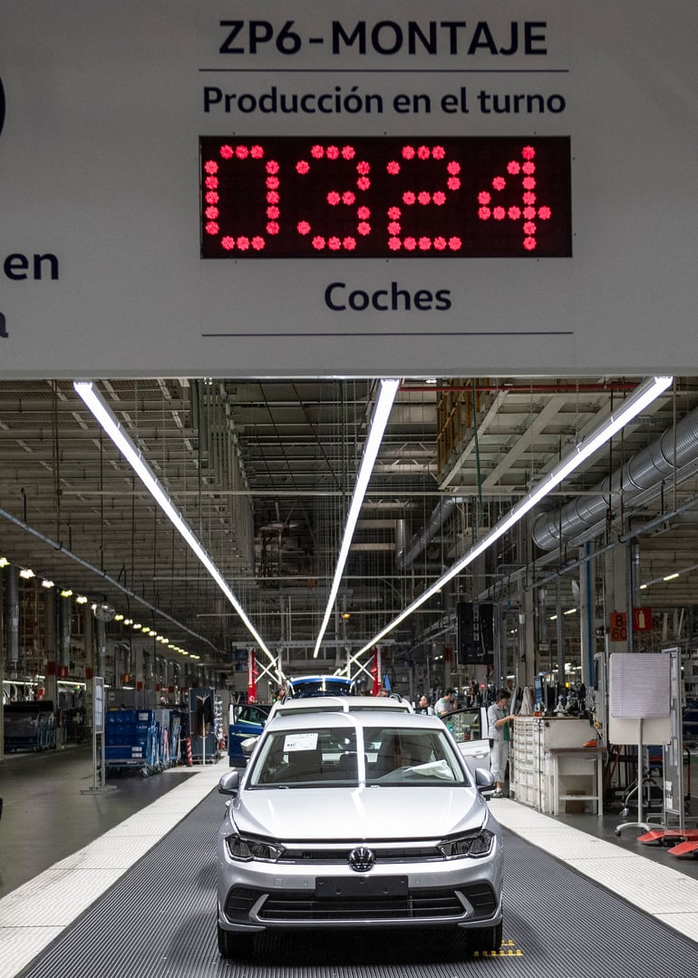 Продажі Volkswagen впали до 11-річного мінімуму&amp;nbsp;через нестачу чипів