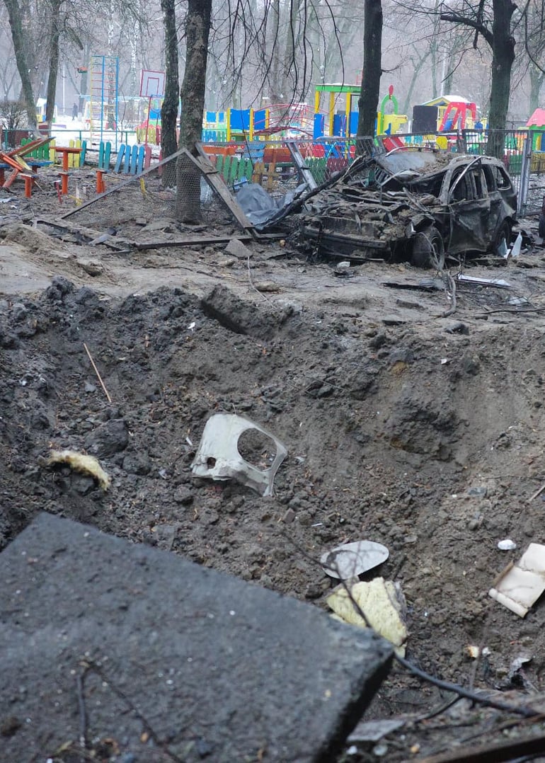 Россия снова обстреляла Киев баллистическими ракетами, разрушения и более 50 пострадавших (фото, видео)