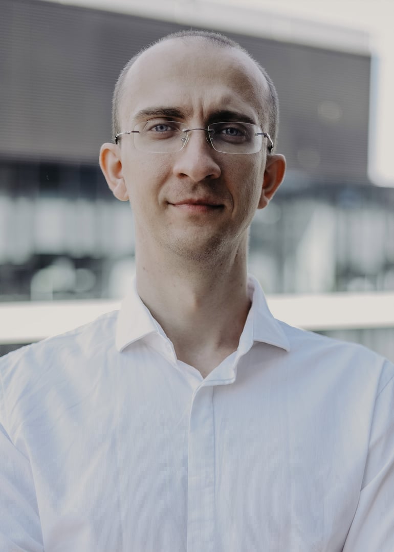 Генеральный директор BlaBlaCar в Украине Роман Мирошниченко уже 10 лет строит систему полезных привычек. Как она помогла сохранить фокус и стрессоустойчивость во время войны