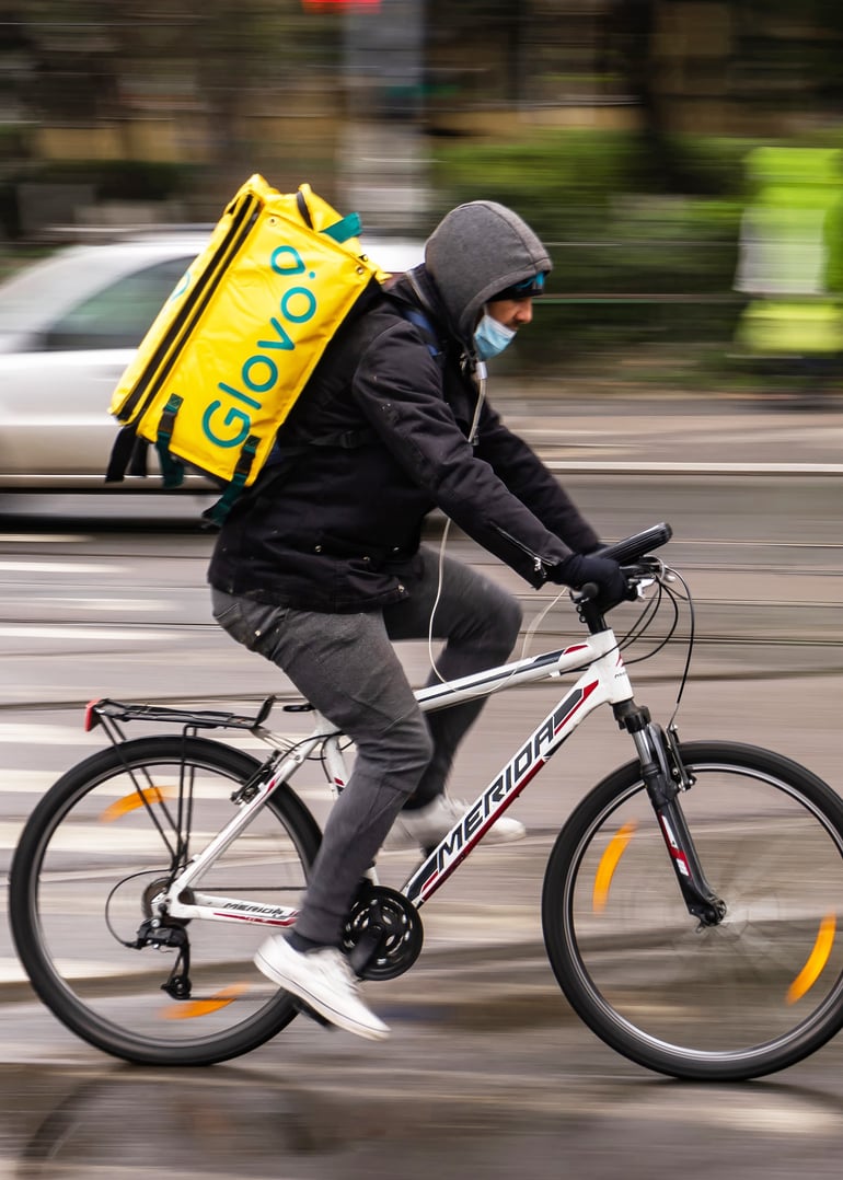 С начала войны Glovo возобновил бизнес в Украине на 90% мирных времен