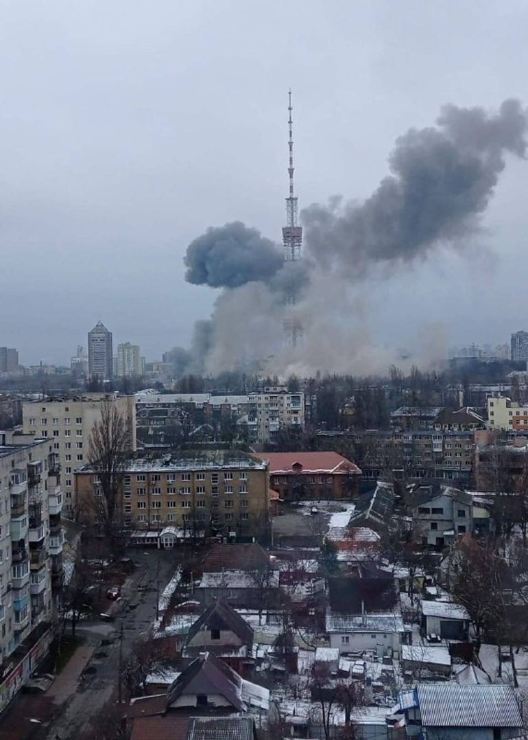 Росія обстріляла ракетами Київську телевежу. Вежа встояла (оновлено)