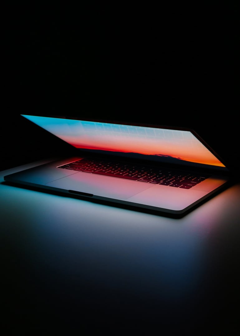 Писать код под звуки «Градов». Как крупные и малые украинские IT-компании работают во время войны