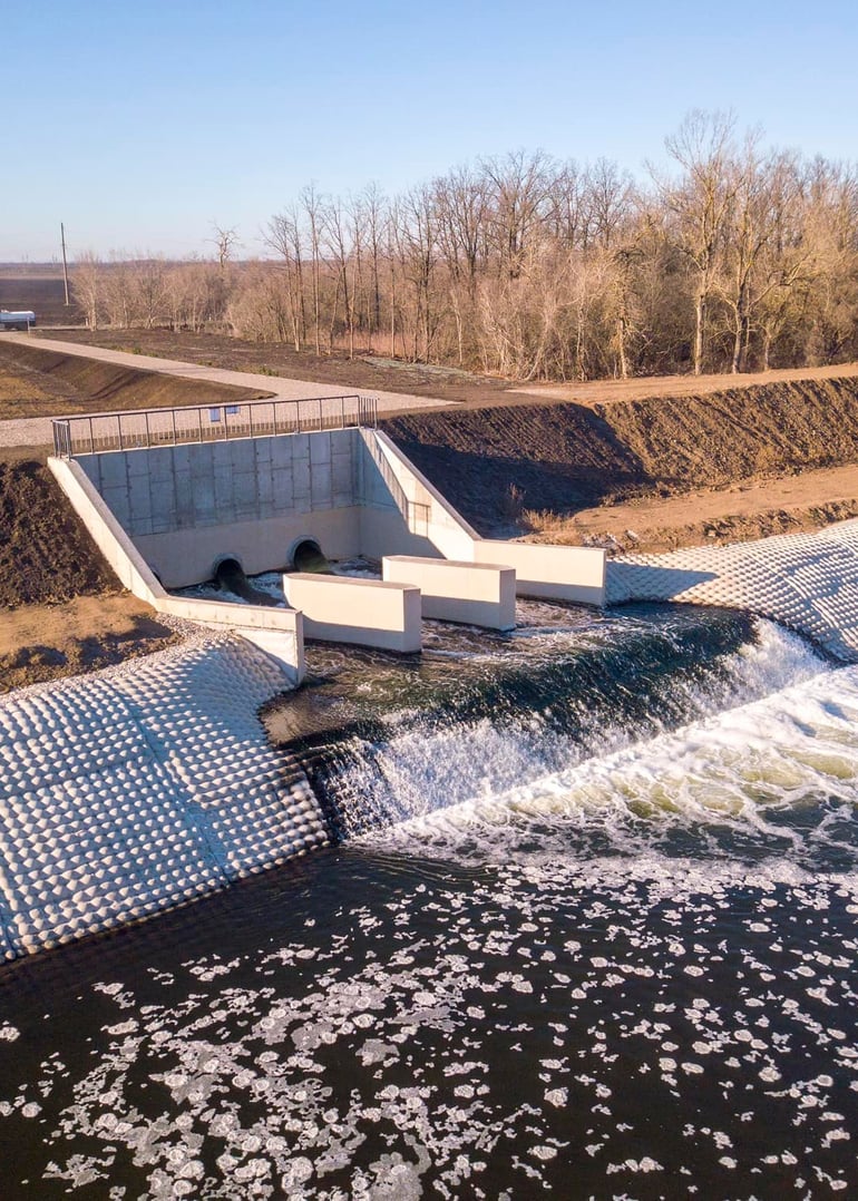 Магістральний водогін «Інгулець-Південне водосховище». Фото: Автомагістраль-Південь