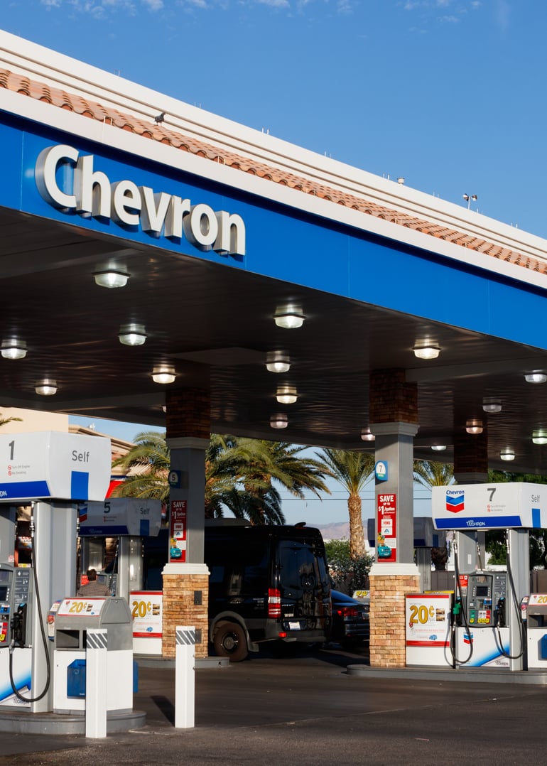 Доходы Exxon и Chevron упали с рекордных уровней. Нефтяные гиганты США столкнулись с ослаблением энергорынков