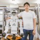 Шо Наканосе і космічний робот від його компанії Gitai. /Getty Images