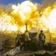 Украинский военнослужащий артиллерийской части ведет огонь по российским позициям под Бахмутом 8 ноября 2022 года во время российского вторжения в Украину /Getty Images