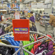 НАЗК внесло німецького ритейлера Metro Cash & Carry до переліку міжнародних спонсорів війни /Фото Getty Images