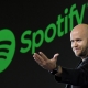 Spotify заплатив Джо Роґану $100 млн і крім хітового подкасту отримав купу проблем. Скільки компанія заробляє на його шоу /Фото Getty Images