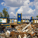 Руины возле места обстрела Николаевской областной государственной администрации. /Getty Images