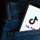 Аудиторія TikTok в Україні 9,5 млн людей, а реклама в 10 разів дешевша, ніж на Facebook. Кому та як варто продавати через TikTok /Фото Getty Images