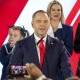 Кароль Навроцький після другого туру голосування на президентських виборах у Польщі з родиною. Варшава, 1 червня 2025 року /Getty Images