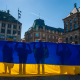 Працювати на Україну з України. Кабмін хоче повернути з-за кордону біженців, які працюють у держсекторі. Банки кажуть, що це загрожує їхньому бізнесу. Чому /Фото Getty Images