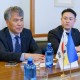 Ліворуч гендиректор ТОВ «Поско Інтернешнл Україна» Кім Йонг Хюн, праворуч віцепрезидент Posco International Corporation Ан Сухьон /надано пресслужбою Міністерства розвитку громад, територій та інфраструктури України