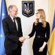 Глава комитета по вопросам бюджета Роксолана Пидласа с послом Швеции Мартином Обергом.
