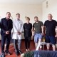 Члени борда Superhumans Олена Зеленська та Лієв Шрайбер відвідують поранених воїнів у лікарні на Львівщині, де буде створено Superhumans. Фото надане пресслужбою ТІС