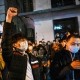 Китаєм прокотилася хвиля протестів. Люди виходять на вулиці проти цензури та скандують слово «свобода». /Getty Images