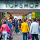 Интернет-магазин одежды Asos купил бренды Topshop, Topman, Miss Selfridge и HIIT у обанкротившейся из-за коронакризиса группы Arcadia за $405 млн /Shutterstock