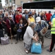 Эвакуация людей из Покровска, Донецкой области, 15 июня 2022. /Getty Images