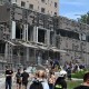 Драма «Охматдиту». Благодійний фонд дитячої лікарні за пʼять днів обрав компанію, яка мала відновити постраждалий корпус. Після скандалу – тендер скасовано. Чи була «зрада»? /Фото Getty Images