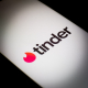 Tinder ужесточает требования к верификации на фоне мошенничеств с использованием ИИ /Фото Getty Images