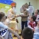 На новорічні свята компанії розвозять солодощі для дітей в інтернатах. Це хибна практика. Як бізнесам насправді бути їм корисними? Пʼять ідей від активістки Анни Дерев’янко /Фото УНІАН