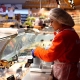 «Мужской» кризис. Для работы в АТБ, Auchan и Comfy не хватает мужчин. Что придумали самые большие ритейлеры для решения проблемы /Фото пресс-служба Auchan Украина