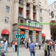 Первый украинский McDonald's открылся на Лукьяновке в Киеве, 24 мая 1997 года. На фото McDonald's на Майдане Незалежности, так выглядели первые украинские McDonald's того времени. Фото Maksym Kozlenko / Wikipedia