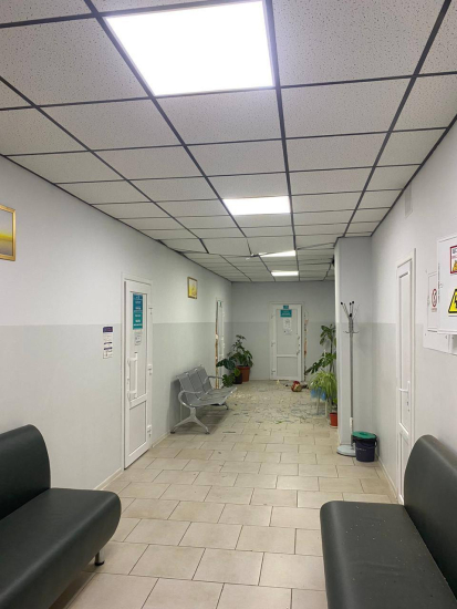 Росія атакувала Україну понад 80 дронами. У Сумах «шахед» влучив у багатоповерхівку, на Одещині пошкоджено лікарню і зерновий склад /Фото 14