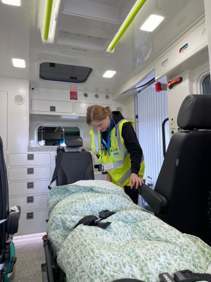 Forbes Ukraine передав дві реанімаційні машини швидкої допомоги класу C гуманітарному проєкту «Фріда», який допомагає українцям&amp;nbsp; /Фото 4