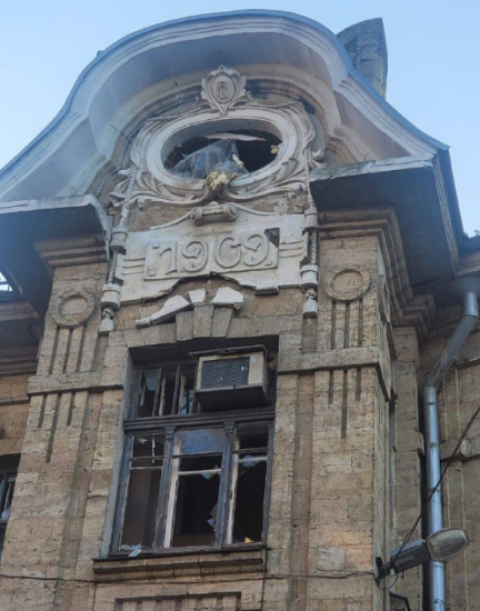 Росія знову атакувала Україну. Є влучання в обʼєкти генерації у кількох областях, пошкоджено житлові будинки в Києві /Фото 6