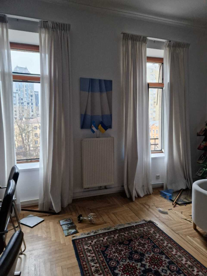 МИД Украины: Посольства шести стран пострадали из-за ракетной атаки на Киев (фото) /Фото 1