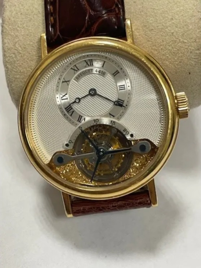 Часы Медведчука, которые оцениваются в 10,6 млн грн, выставили на продажу. Как они выглядят /Фото 1