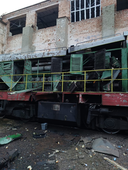Росія знову б’є по залізничній інфраструктурі: у Полтаві уражені локомотивне депо і тягові підстанції (фото) /Фото 4