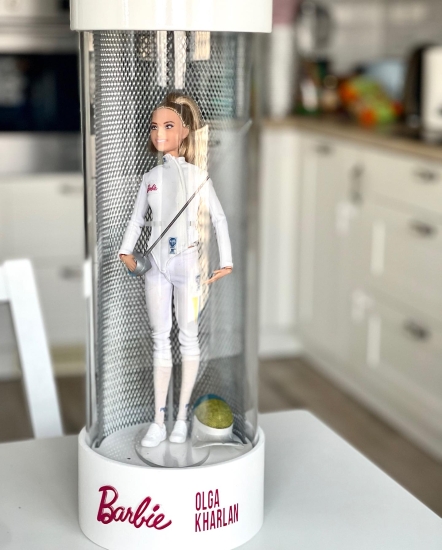 Именную куклу Barbie Ольги Харлан продали на аукционе за $10 400 /Фото 2