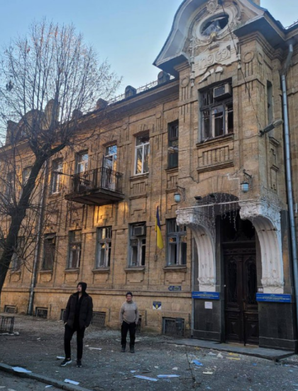 Росія знову атакувала Україну. Є влучання в обʼєкти генерації у кількох областях, пошкоджено житлові будинки в Києві /Фото 5