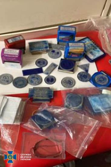 Нерухомість, автівки і понад $180 000 готівкою. СБУ заявила про викриття головного психіатра ЗСУ на незаконному збагаченні на $1 млн /Фото 5