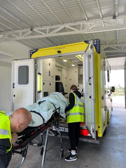 Forbes Ukraine передав дві реанімаційні машини швидкої допомоги класу C гуманітарному проєкту «Фріда», який допомагає українцям&amp;nbsp; /Фото 3