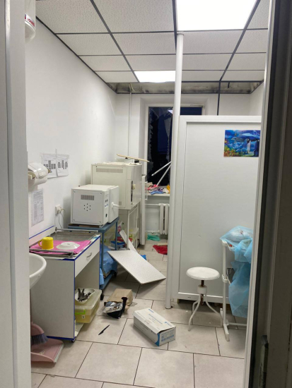 Росія атакувала Україну понад 80 дронами. У Сумах «шахед» влучив у багатоповерхівку, на Одещині пошкоджено лікарню і зерновий склад /Фото 15