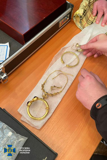 Менеджмент «Мотор Січі» намагався вивезти з України скіфське золото та античні артефакти, які належали Богуслаєву – СБУ /Фото 1