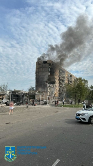 Росія обстріляла Кривий Ріг ракетами, є влучення у багатоповерховий будинок і жертви (Оновлюється) /Фото 16
