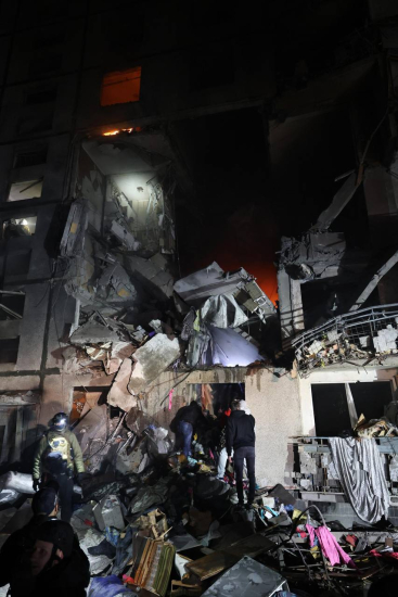 Авиаудар по многоэтажке. В Харькове продолжается спасательная операция, известно об одном погибшем и 35 раненых /Фото 6