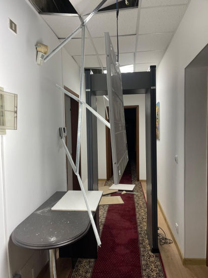 МИД Украины: Посольства шести стран пострадали из-за ракетной атаки на Киев (фото) /Фото 4